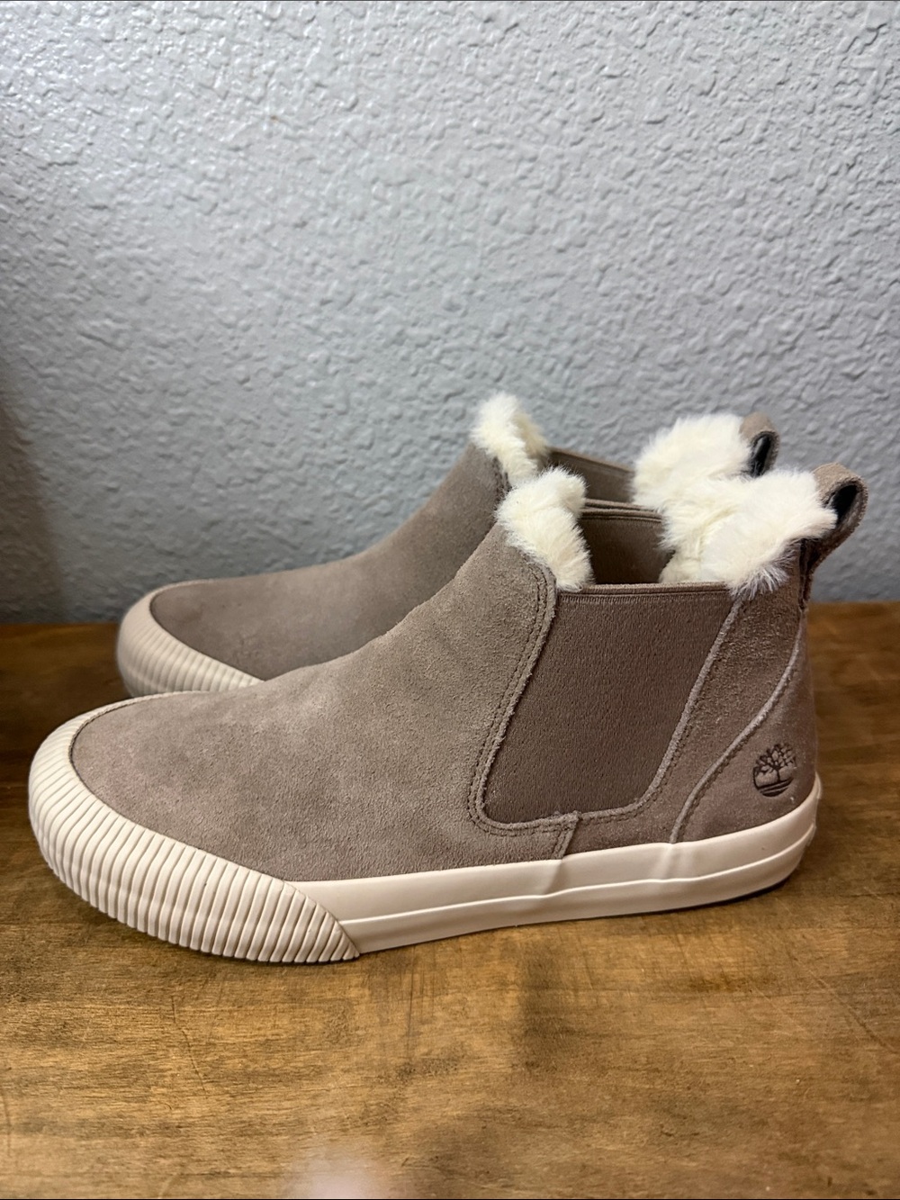 Timberland Women’s Taupe Suede Fleece-Lined Skyla Bay 2.0 size 8.5